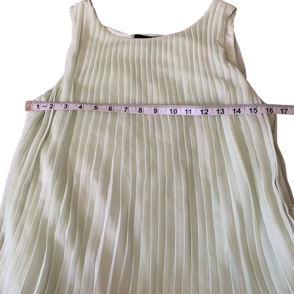 Banana Republic Pleated Sleeveless Blouse Honeydew Green NWT Size XS Tank Top - Picture 3 of 11